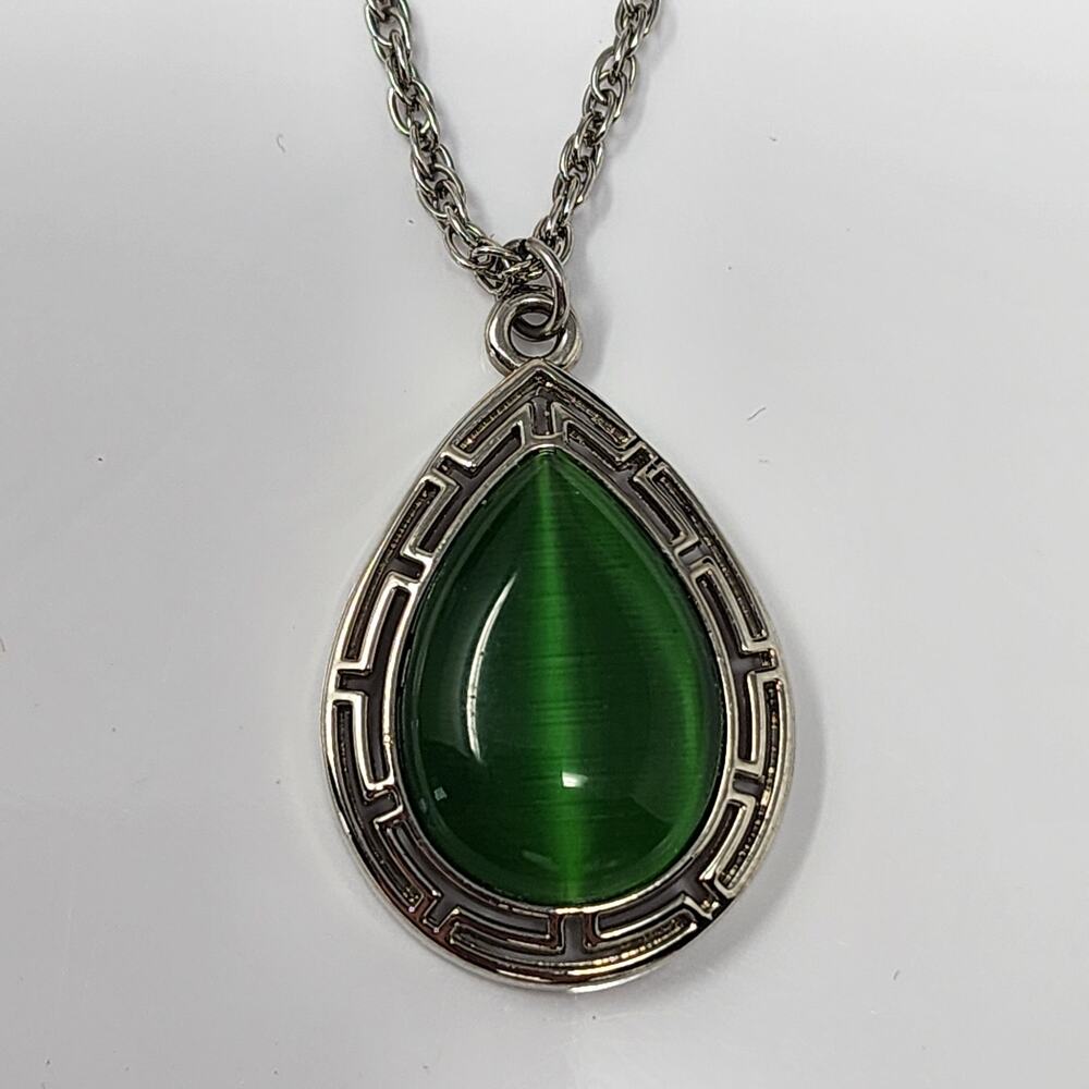 Silver Toned Green Teardrop Necklace Costume Jewelry